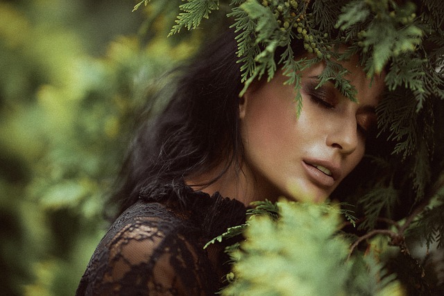 美人な女性　植物