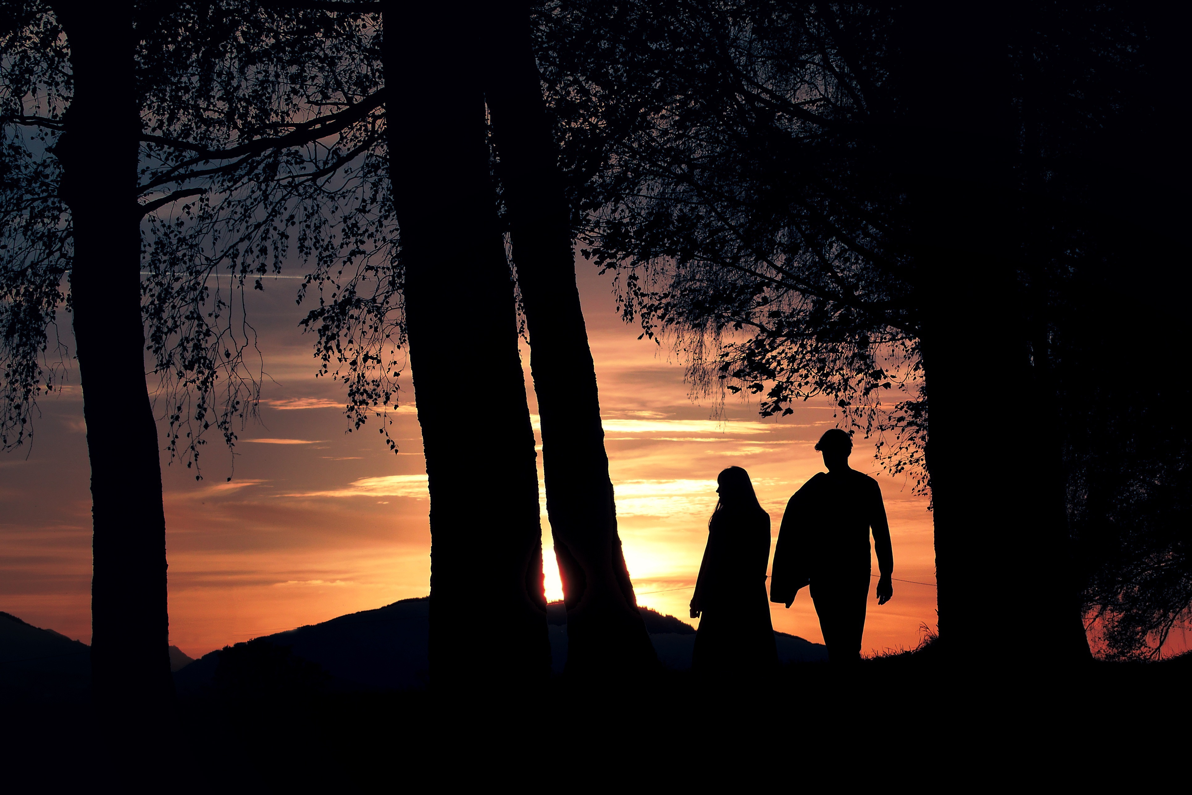 カップル　影　日没