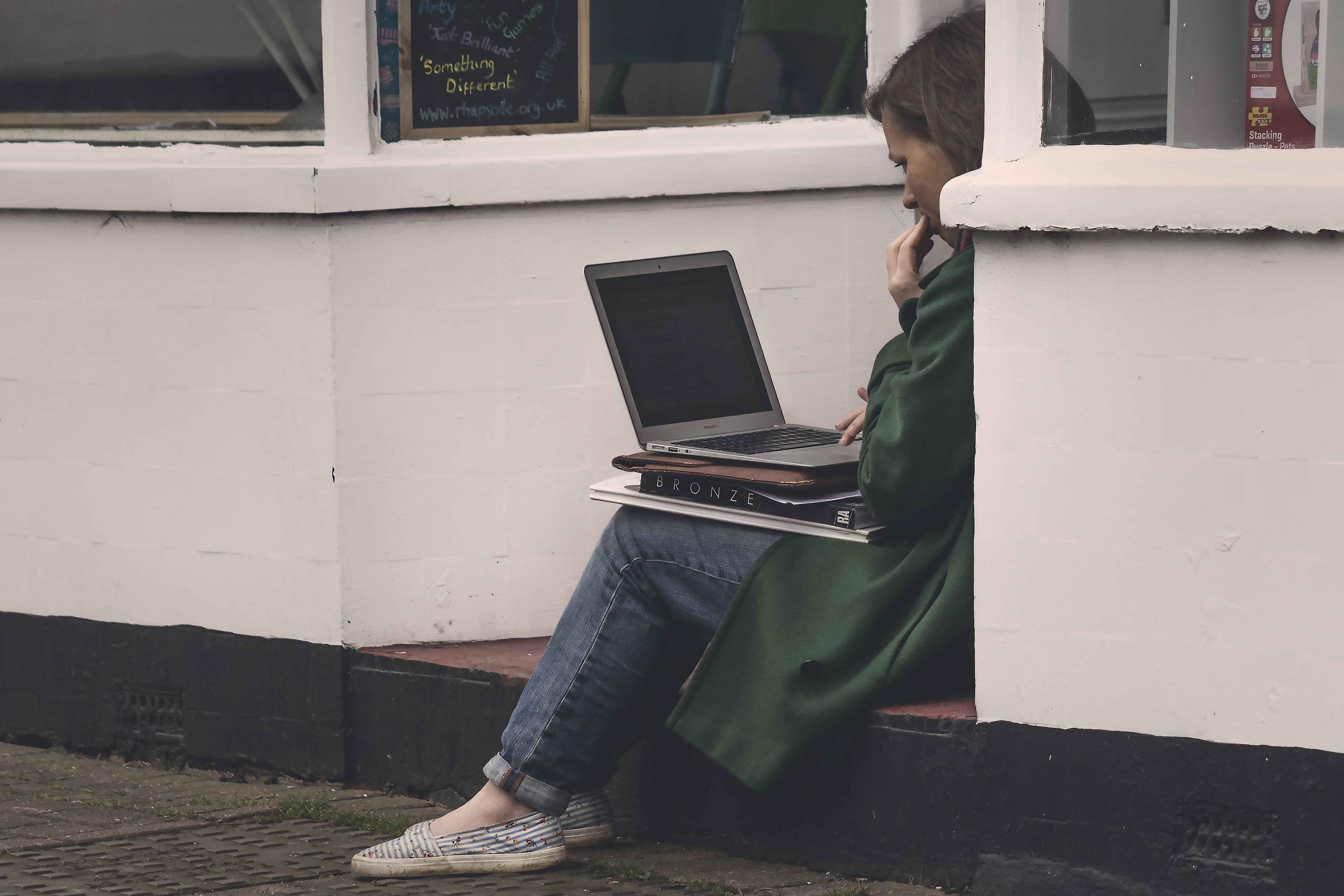 女性　ＰＣ　ノートパソコン