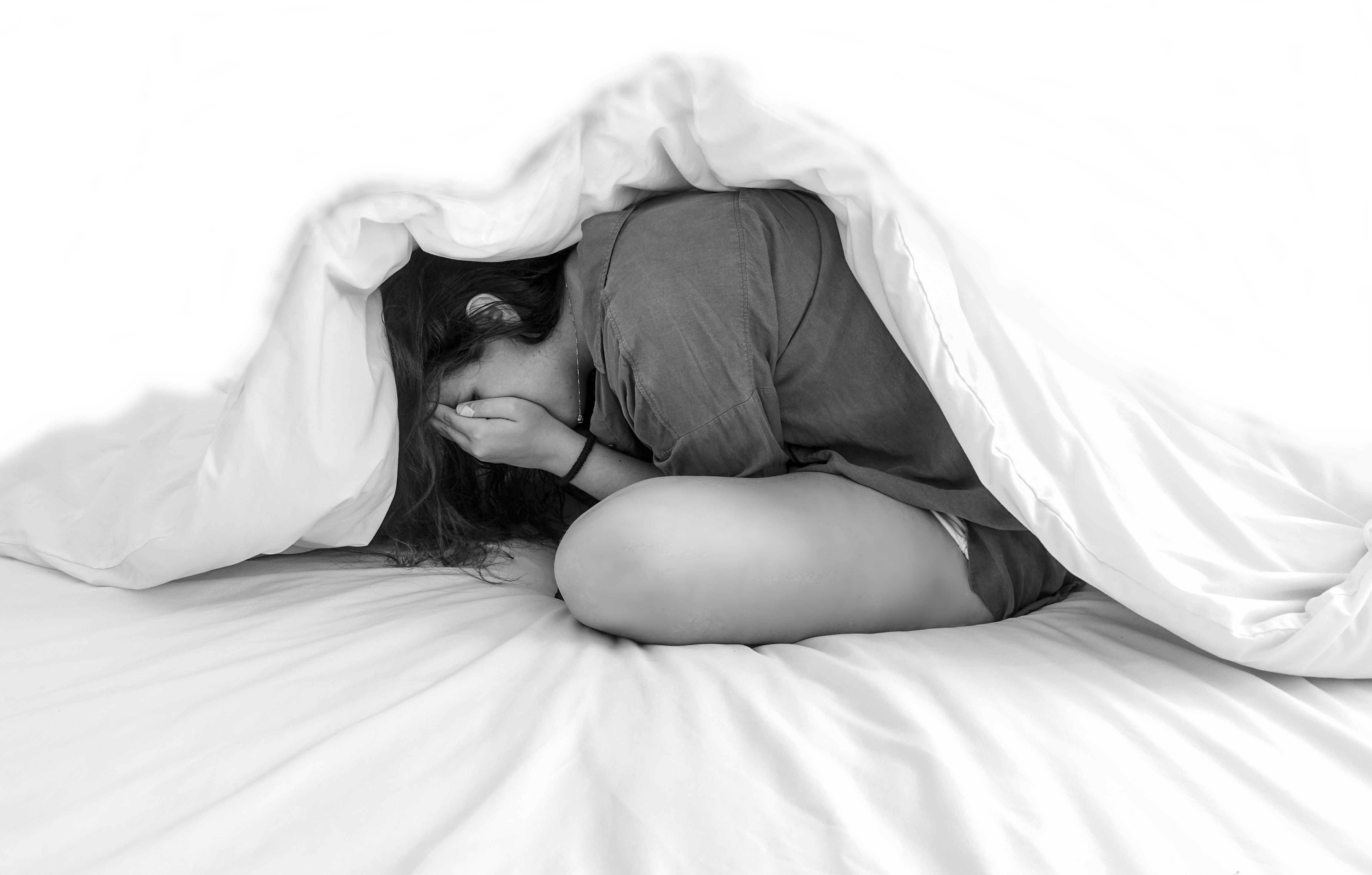 女性 悲しい 泣く